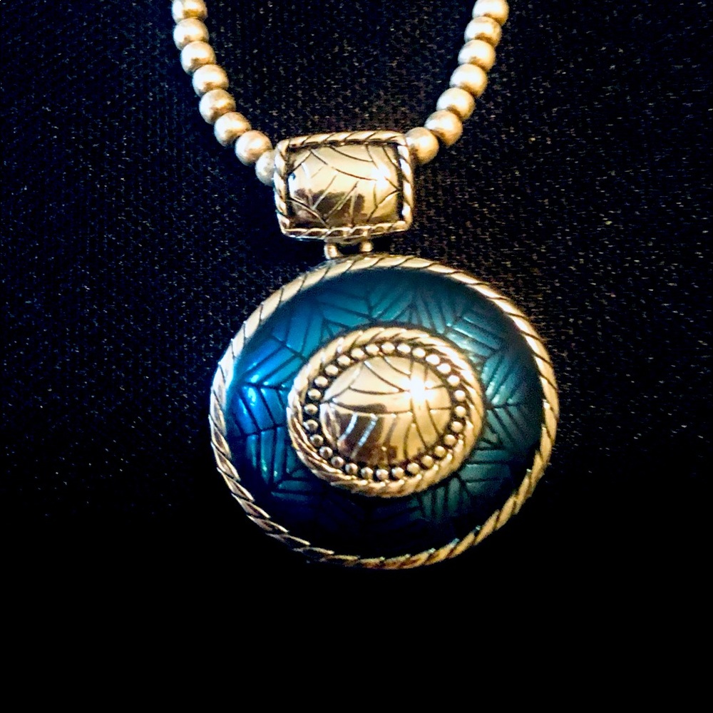 🔵⚪️Blue & Silver charm with chain